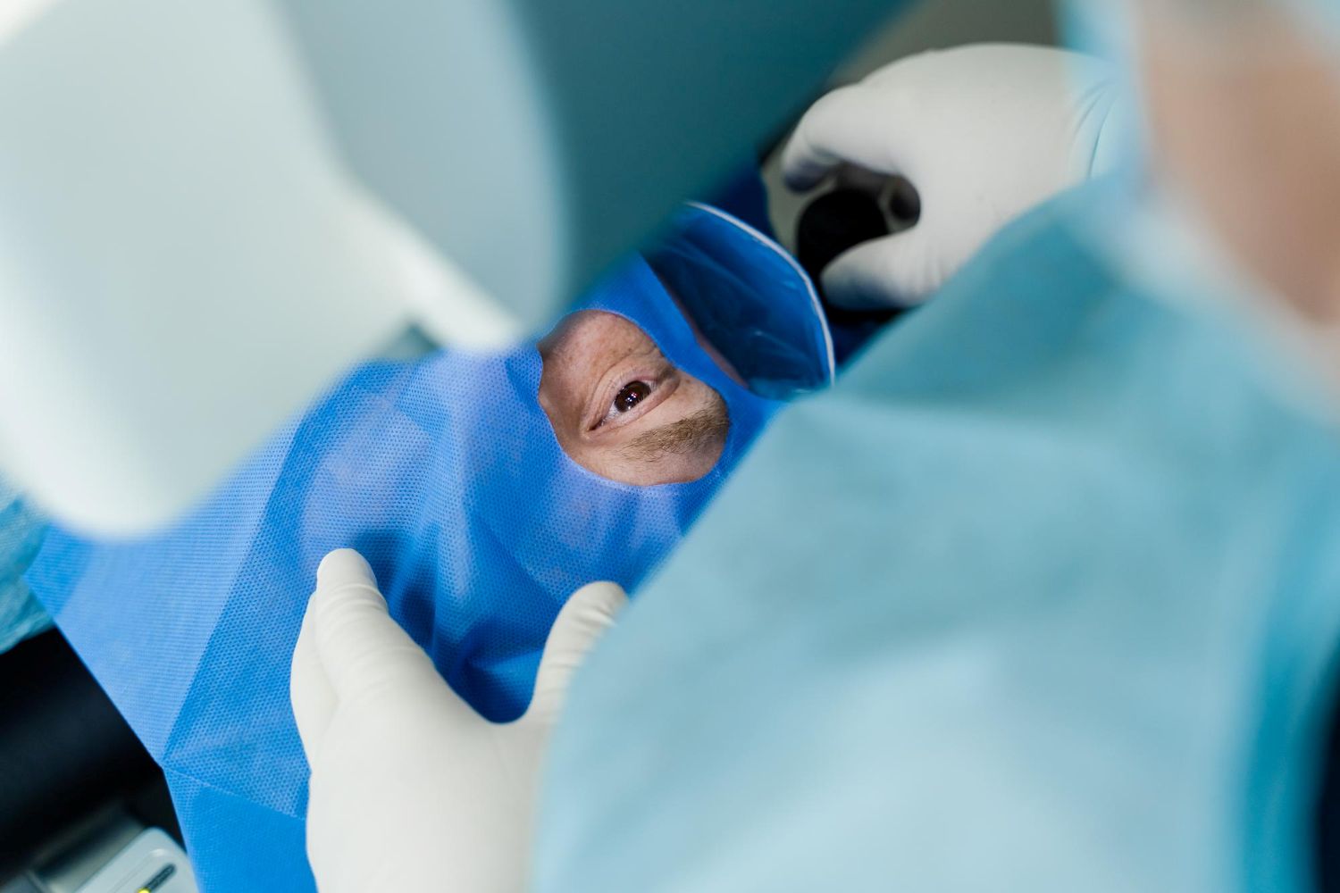 Operacja zaćmy w gabinecie okulistycznym